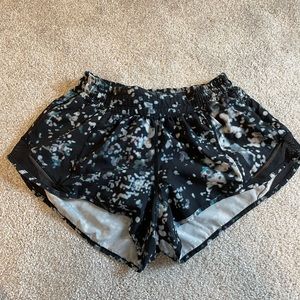 Lululemon hotty hot shorts 2.5”